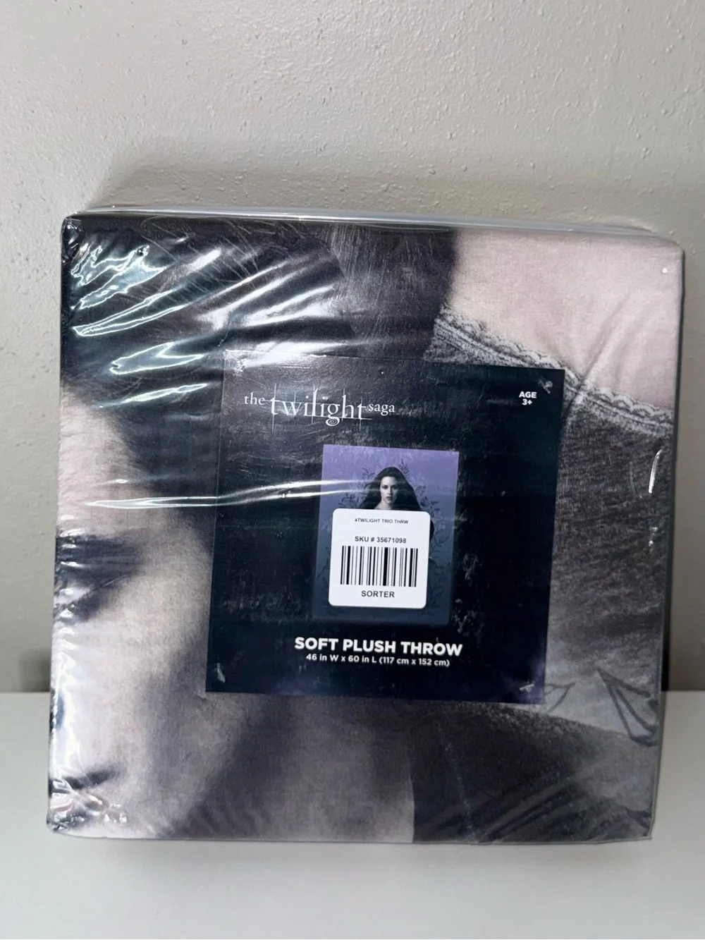 The Twilight Saga Soft Plush Throw - Black, Gray, White